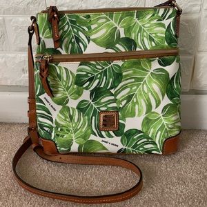 Crossbody purse